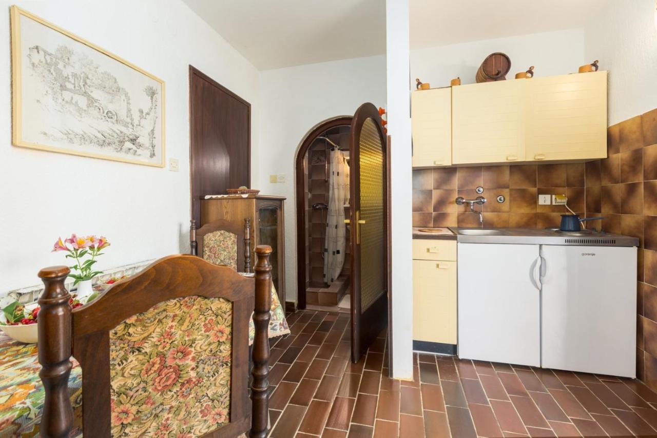 Anamarija Apartments Near The Beach And The Fantastic Adria Sea With Over 10 Small Islands Close By Funtana Exterior foto